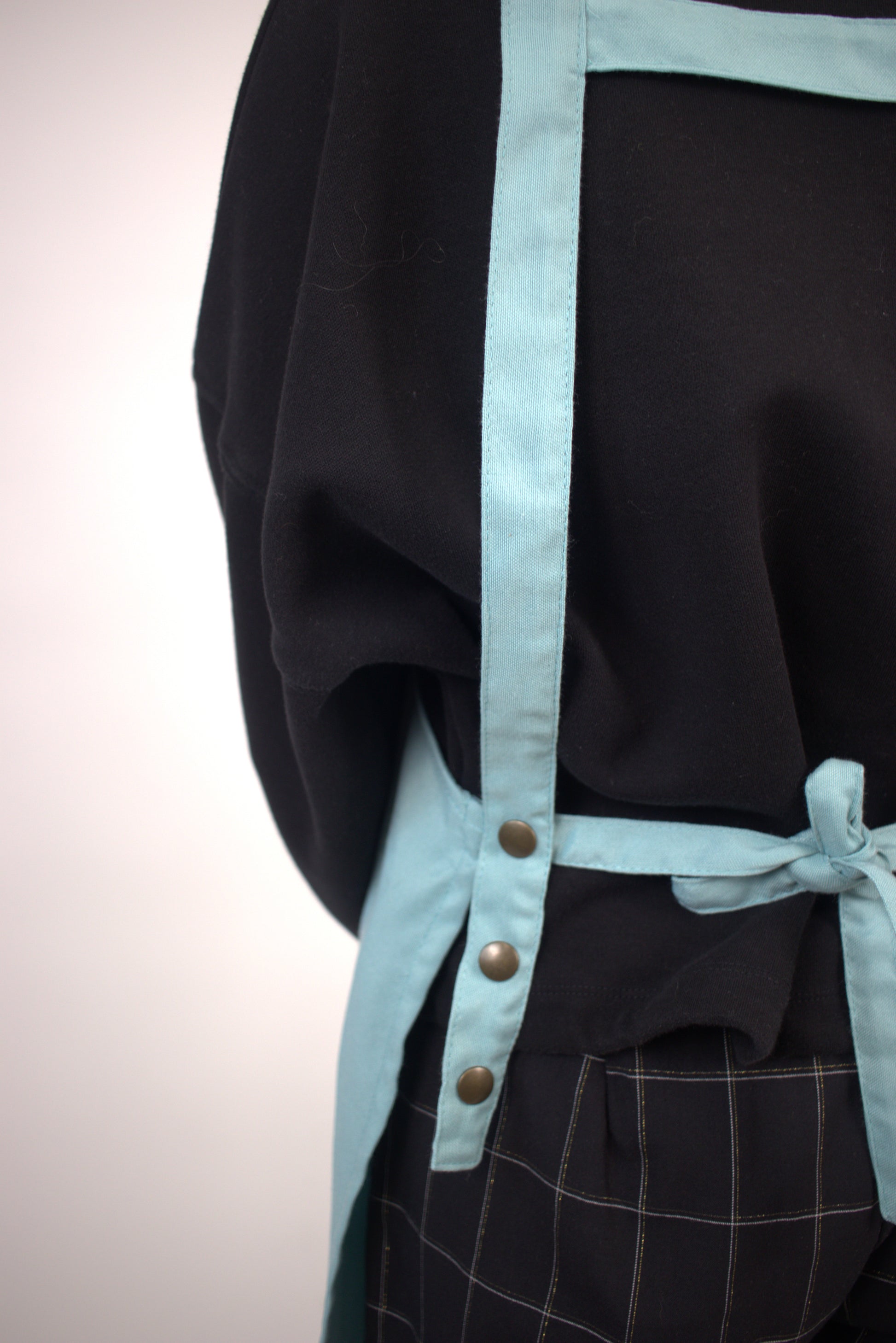 Apron With Snap Buttons