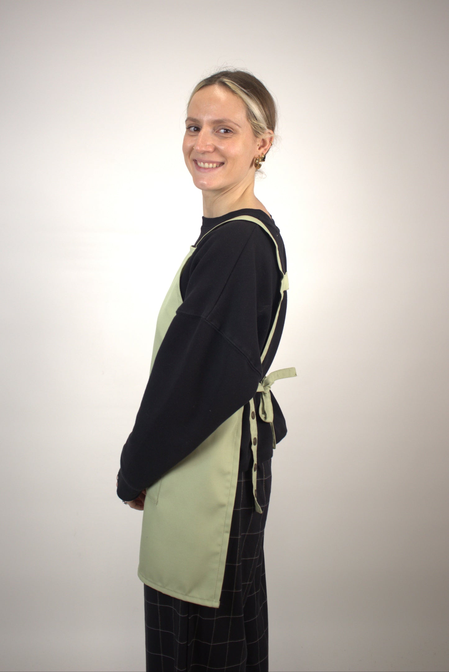 Apron With Snap Buttons